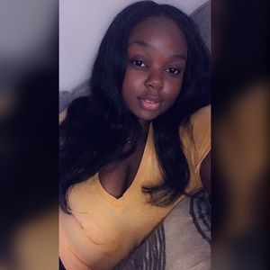 Meet your Posher, Ayrika